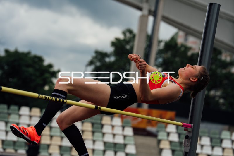 Hochsprung-Athletin Selle Hannah-Louisa beim Fosbury-Flop im Heinz-Steyer-Stadion Dresden