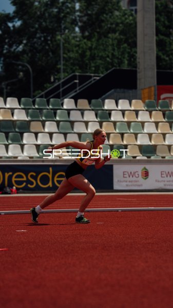 Athletin Fuhrmann beim Sprint im Heinz-Steyer-Stadion Dresden