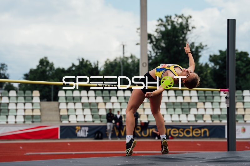 Hochspringerin Fuhrmann beim Fosbury-Flop im Heinz-Steyer-Stadion Dresden