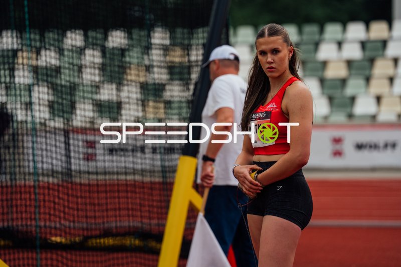 Athletin (#348) Bartke Helena beim Hammerwurf im Heinz-Steyer-Stadion Dresden