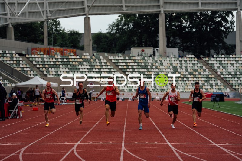 Sprintfeld im Heinz-Steyer-Stadion Dresden beim Laufwettbewerb