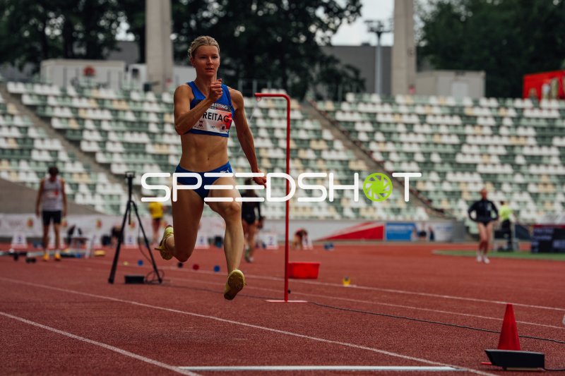 Athletin (#117) beim Weitsprung im Heinz-Steyer-Stadion Dresden