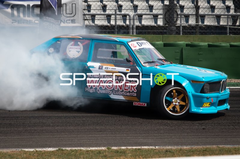 BMW E30 #45 von Philip Jäger (Philip Jäger) beim Driften mit Reifenrauch