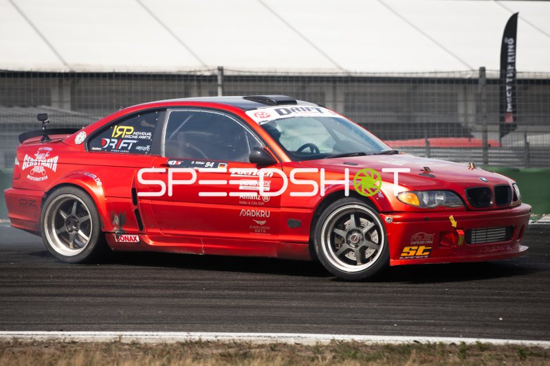 BMW E46 #94 von Dennis Köhler beim Drift auf der Rennstrecke