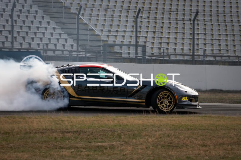 Corvette C7 von Tobias Fässler (Fässler Performance) beim Drift mit Reifenrauch