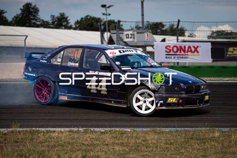 BMW E36 #44 von M. Lakämper beim Drift auf dem Hockenheimring