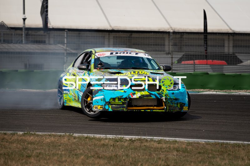 BMW E92 #13 von Oliver Walton (Walton Motorsport) driftet am Hockenheimring