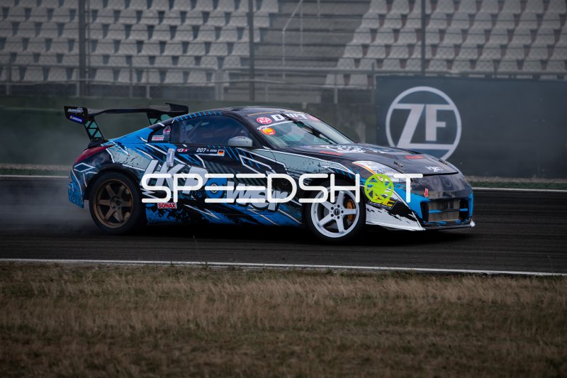 Nissan 350Z #207 von H. Kern mit HK Power beim Drift am Hockenheimring