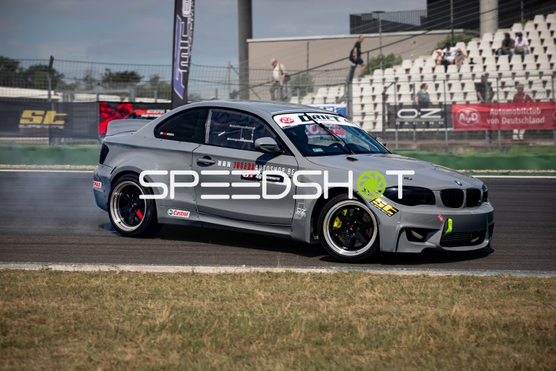 BMW 1M Coupé #46 von J. Derenette beim Drift am Hockenheimring