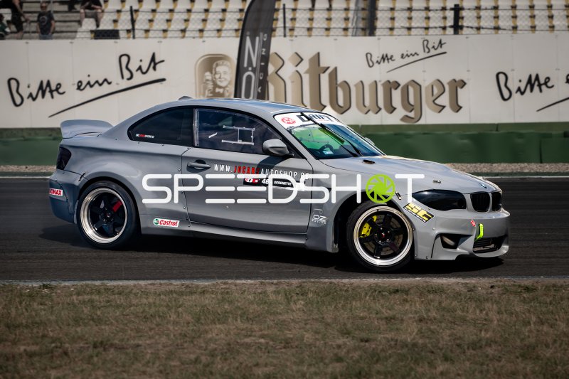 BMW 1M Coupé #46 von J. Derenette beim Drift am Hockenheimring