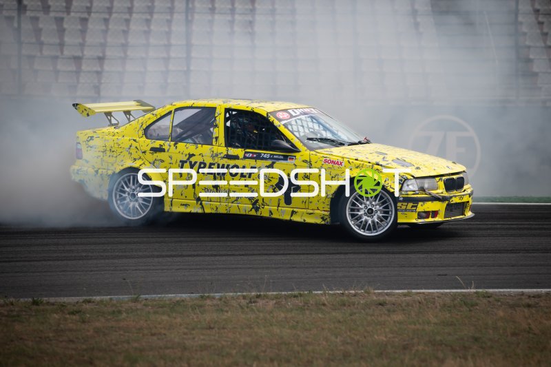 BMW E36 #745 von J. Welzel mit Tyrewolf-Livery driftet am Hockenheimring