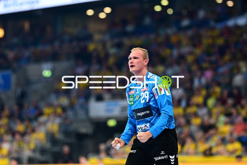 David Späth (#29; Rhein Neckar Löwen) mit Jubelgeste im Tor