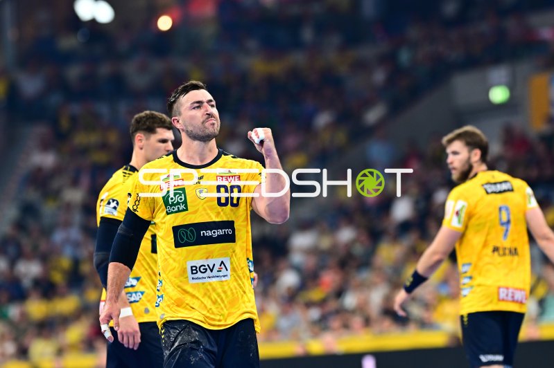 Jannik Kohlbacher (#80; Rhein Neckar Löwen) jubelt nach Torerfolg