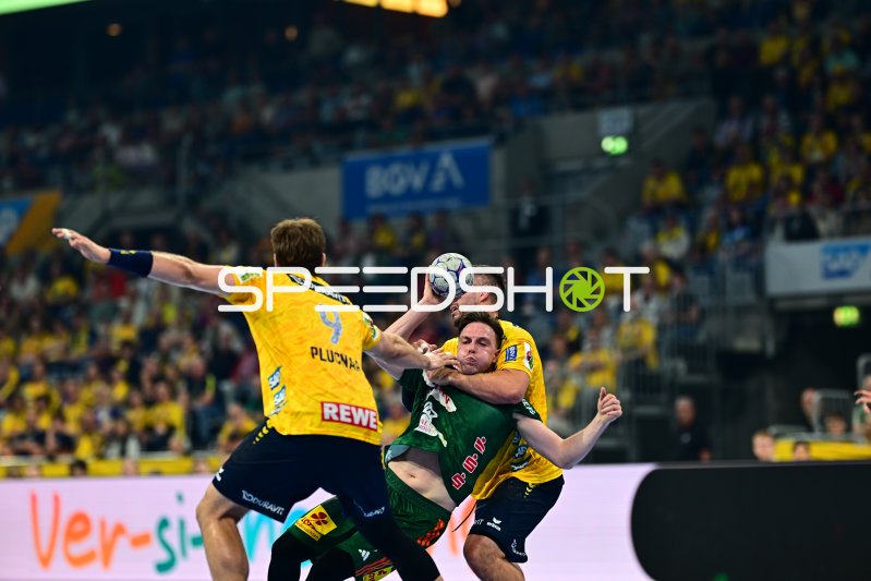 Leif Tissier (#7; TSV Hannover Burgdorf) im Zweikampf gegen Rhein Neckar Löwen