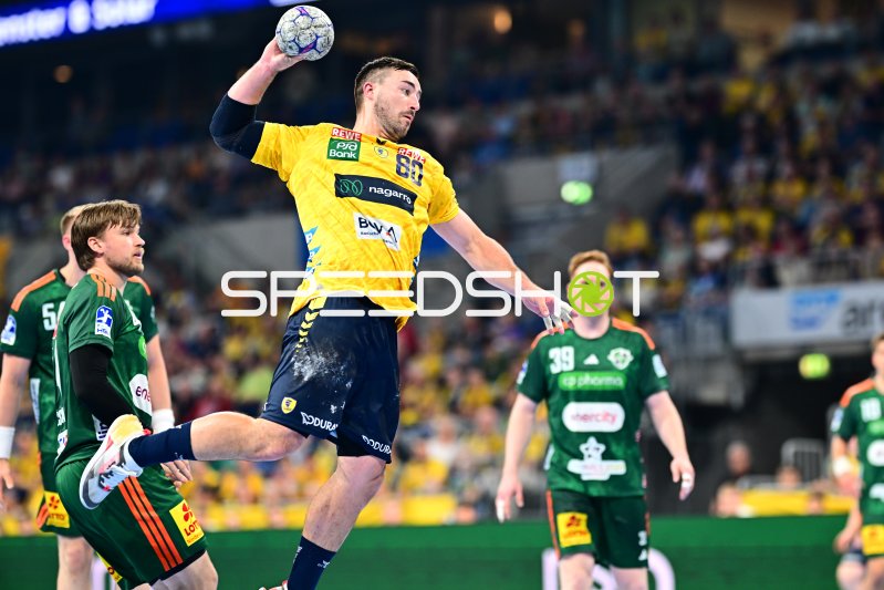 Jannik Kohlbacher (#80; Rhein Neckar Löwen) beim Sprungwurf gegen TSV Hannover-Burgdorf