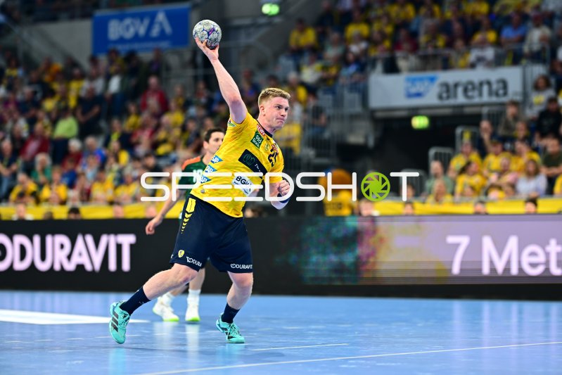 Haukur Thrastarson (#25; Rhein Neckar Löwen) beim Wurf in der SAP Arena