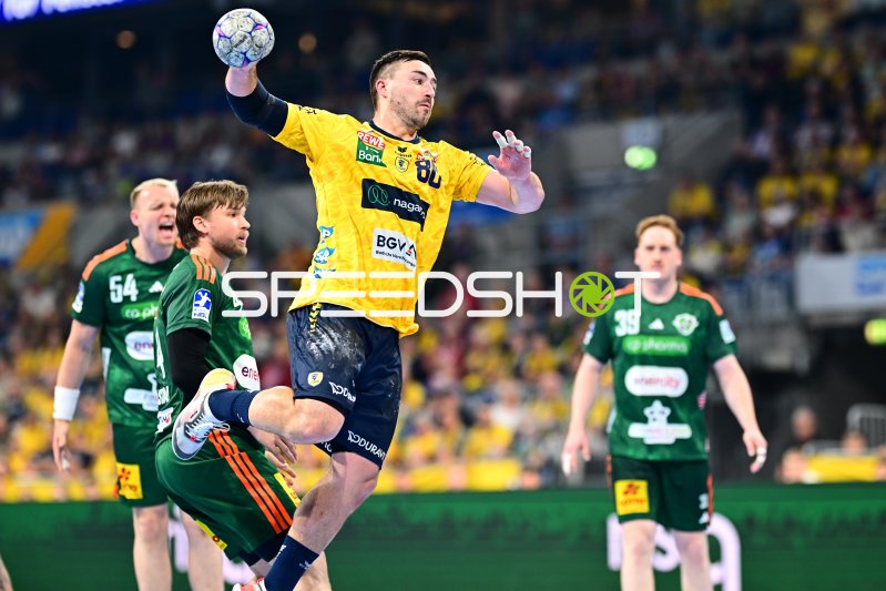 Jannik Kohlbacher (#80; Rhein Neckar Löwen) beim Sprungwurf