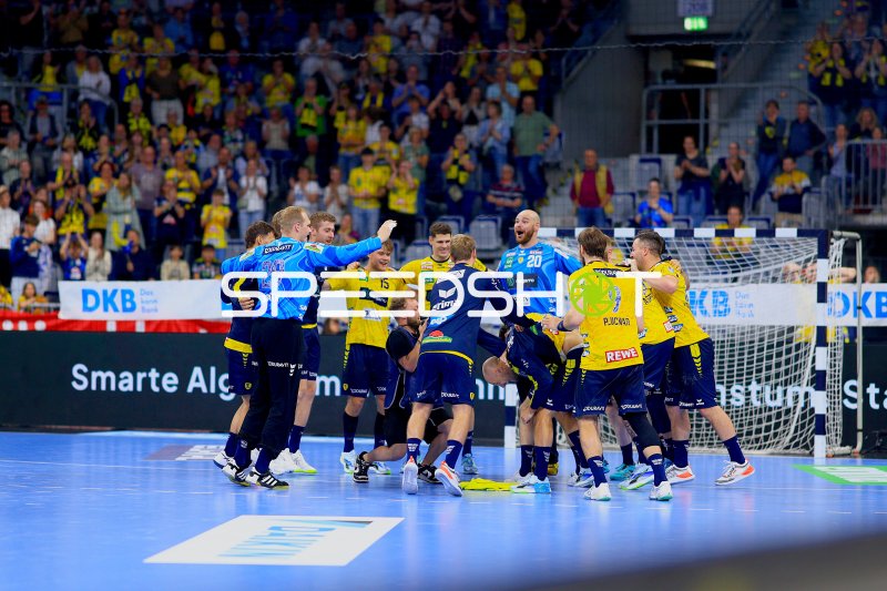 Rhein Neckar Löwen feiern Jubel mit David Möré, Sebastian Heymann und Tim Nothdurft