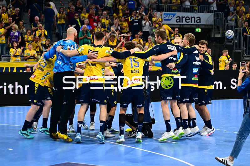 Rhein Neckar Löwen feiern Jubel mit Gino Steenaerts und David Späth in der SAP Arena