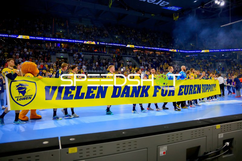 Sebastian Heymann (#13; Rhein Neckar Löwen) beim Dankeschön an die Fans