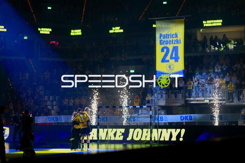 Patrick Groetzki (#24; Rhein Neckar Löwen) – Abschiedszeremonie mit Trikot-Banner