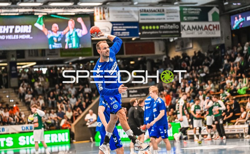 Kai Häfner (#34; TVB Stuttgart) beim Wurf gegen Frisch Auf! Göppingen