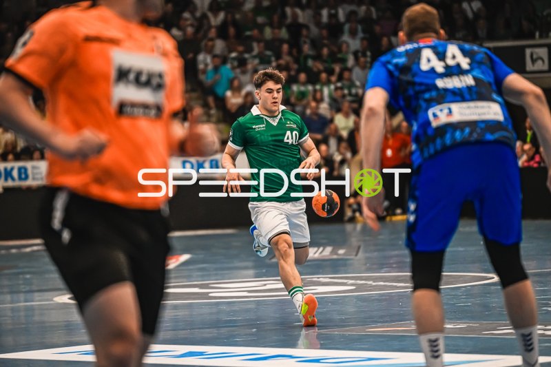 Spieler (#40; Frisch Auf! Göppingen) im Angriff gegen TVB Stuttgart