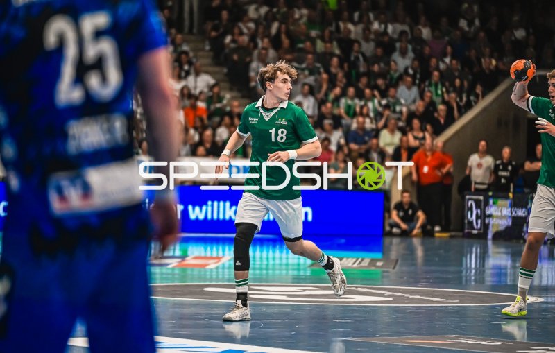 Frisch Auf! Göppingen Spieler (#18) im Spielaufbau