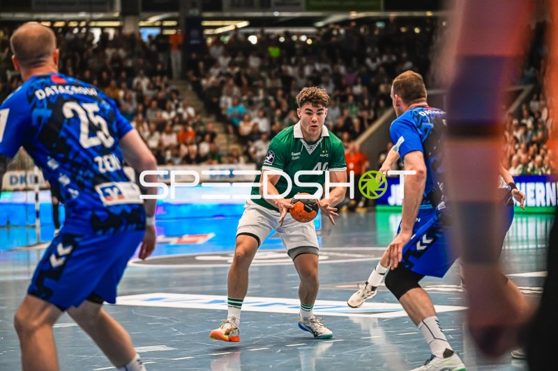 Spieler (#44; Frisch Auf! Göppingen) im Angriff gegen TVB Stuttgart