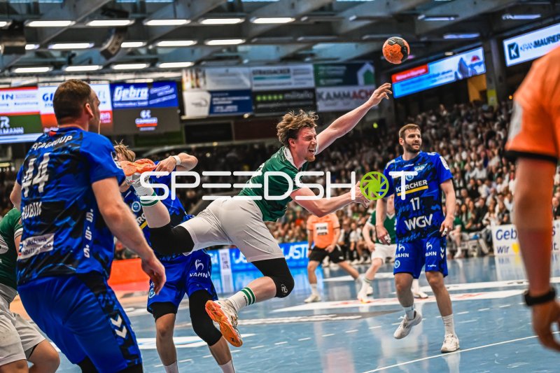 Frisch Auf! Göppingen-Spieler im Sprungwurf gegen TVB Stuttgart