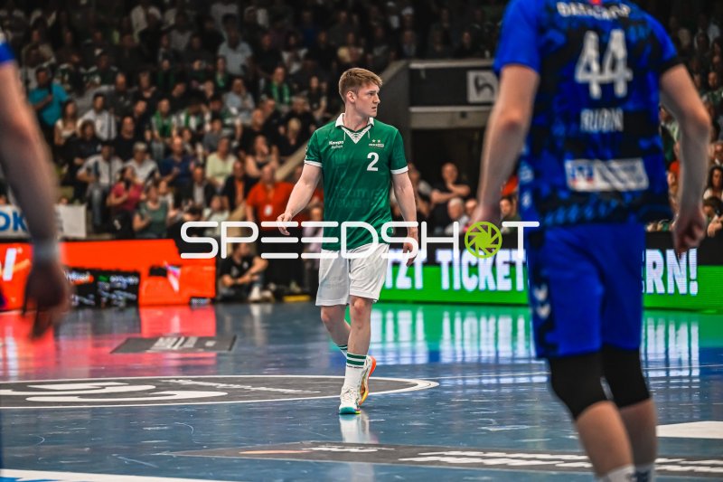 Oskar Neudeck (#2; Frisch Auf! Göppingen) im Spielgeschehen gegen TVB Stuttgart