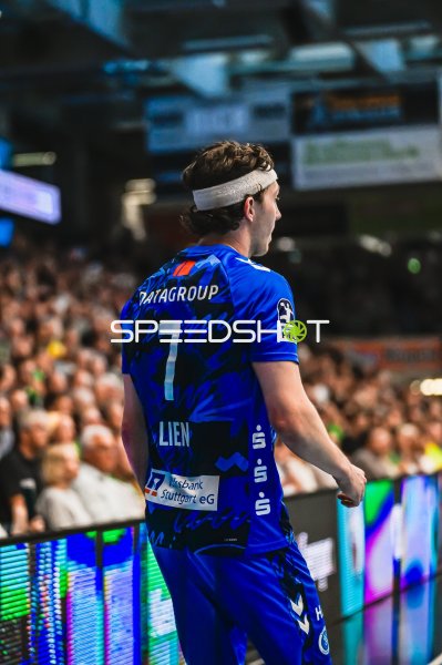 Kasper Thorsen Lien (#7; TVB Stuttgart) an der Seitenlinie
