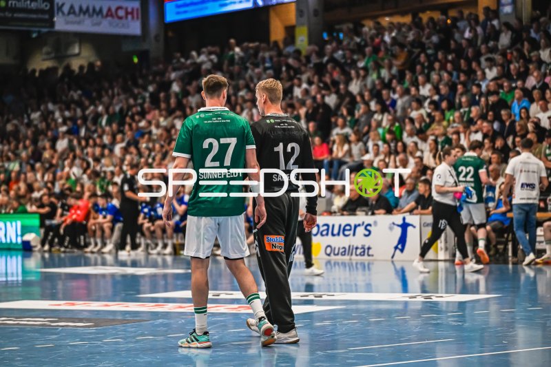 Oskar Sunnefeldt (#27; Frisch Auf! Göppingen) und Kristian Sæverås (#12; Frisch Auf! Göppingen) auf dem Spielfeld