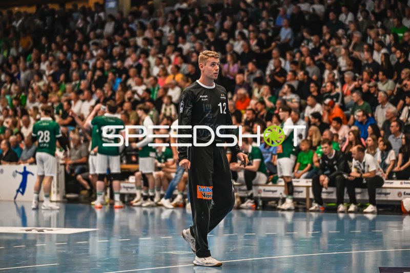 Kristian Sæverås (#12; Frisch Auf! Göppingen) läuft über das Spielfeld
