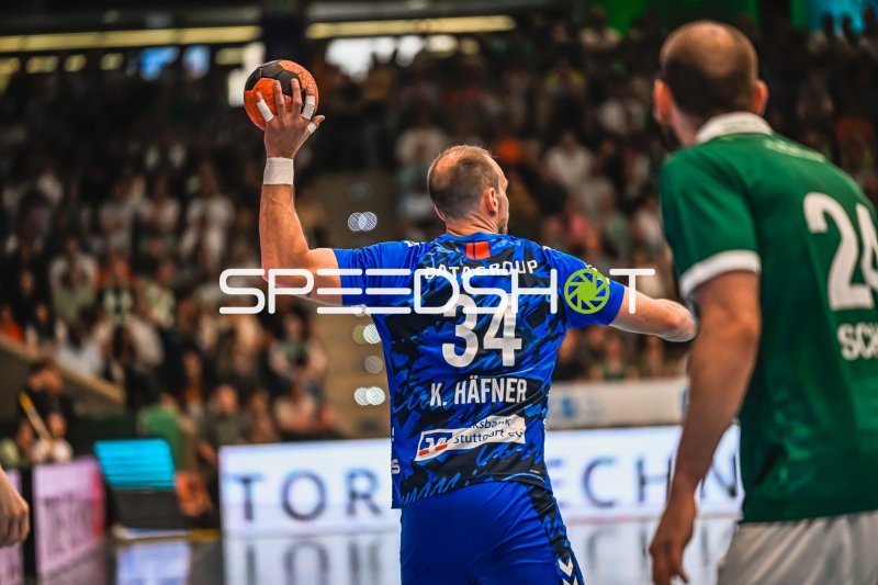 Kai Häfner (#34; TVB Stuttgart) beim Wurfversuch