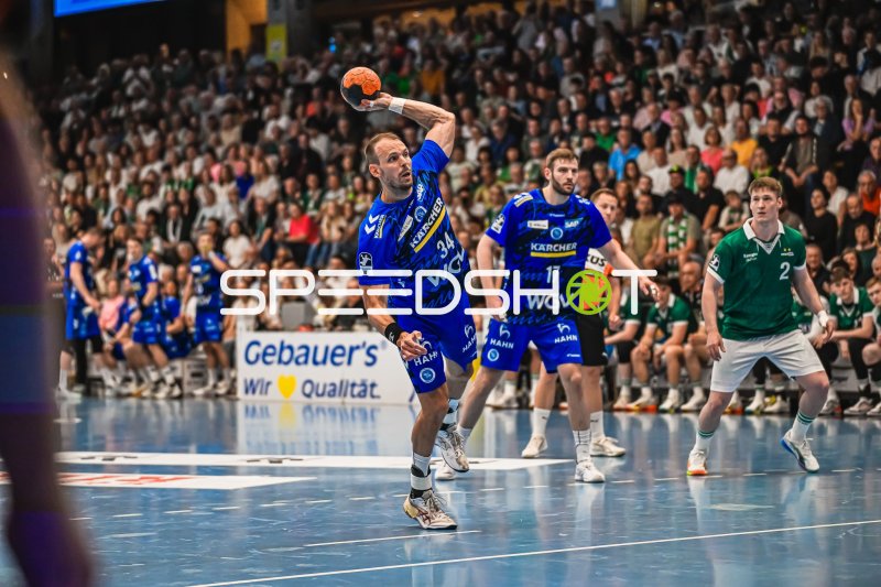 Kai Häfner (#34; TVB Stuttgart) beim Wurf gegen Frisch Auf! Göppingen