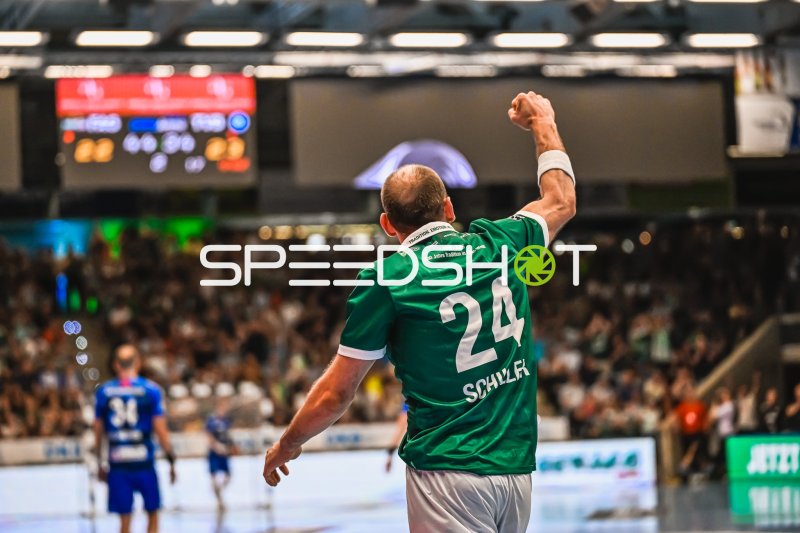 Marcel Schiller (#24; Frisch Auf! Göppingen) bejubelt Torerfolg