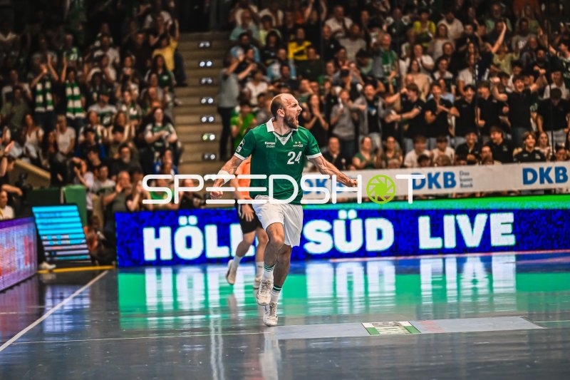 Marcel Schiller (#24; Frisch Auf! Göppingen) jubelt ausgelassen