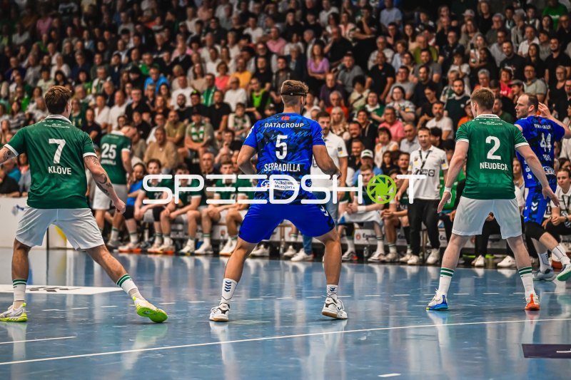 Antonio Serradilla Cuenca (#5; TVB Stuttgart) im Angriff gegen Frisch Auf! Göppingen