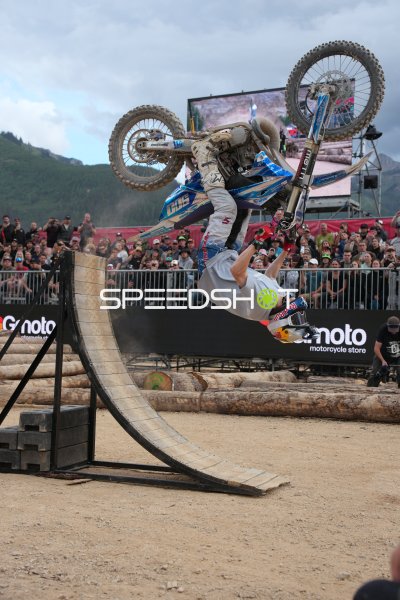 Spektakulärer Backflip von der Rampe beim Erzbergrodeo 2026