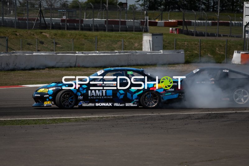 Nissan S15 #76 mit IAMT Engineering-Livery driftet am Nürburgring