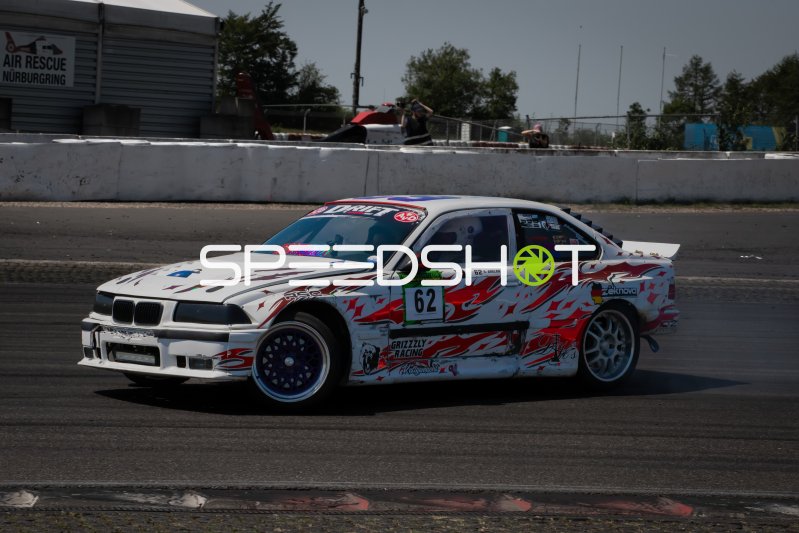 BMW E36 #62 von Grizzzly Racing beim Drift am Nürburgring