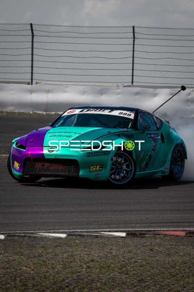 Nissan 350Z #992 im Driftmodus auf dem Nürburgring