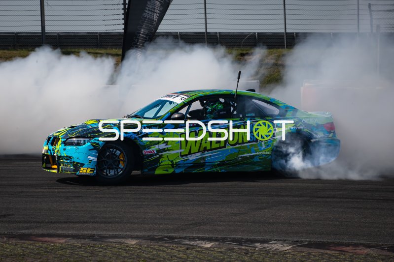 BMW E92 #13 von Oliver Walton beim Driften am Nürburgring