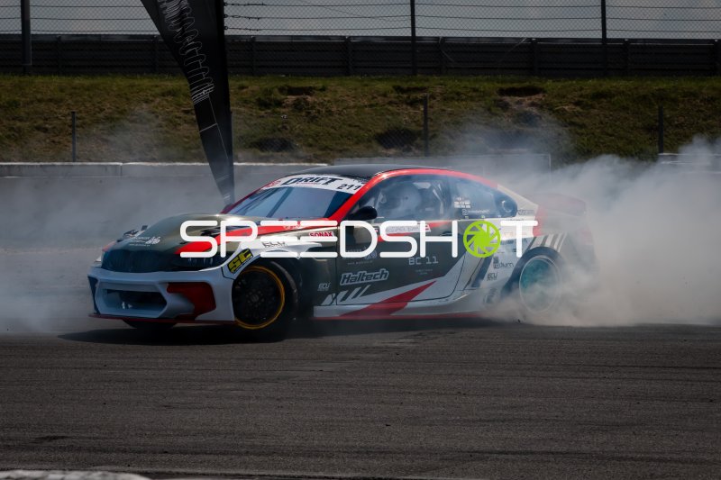 BMW E92 #11 in vollem Drift auf dem Nürburgring