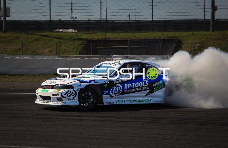 Nissan Skyline R33 #21 von Franz Kuncic in vollem Drift am Nürburgring