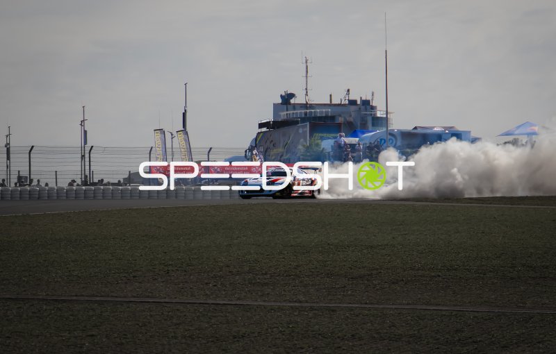 Toyota Supra beim Driften am Nürburgring