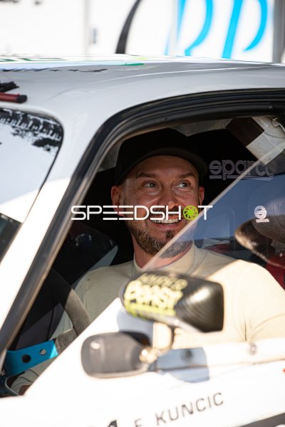 Franz Kuncic im Nissan Skyline R33 bei Greendoorgarage am Nürburgring