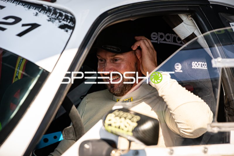 Franz Kuncic in seinem Nissan Skyline R33