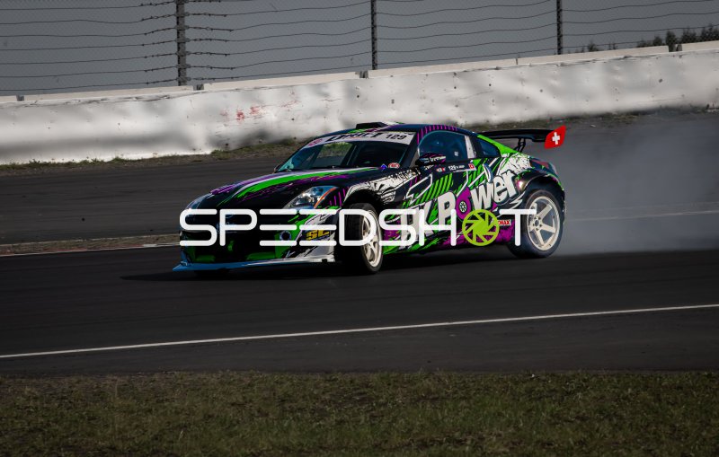 Bunter Nissan 370Z auf dem Nürburgring